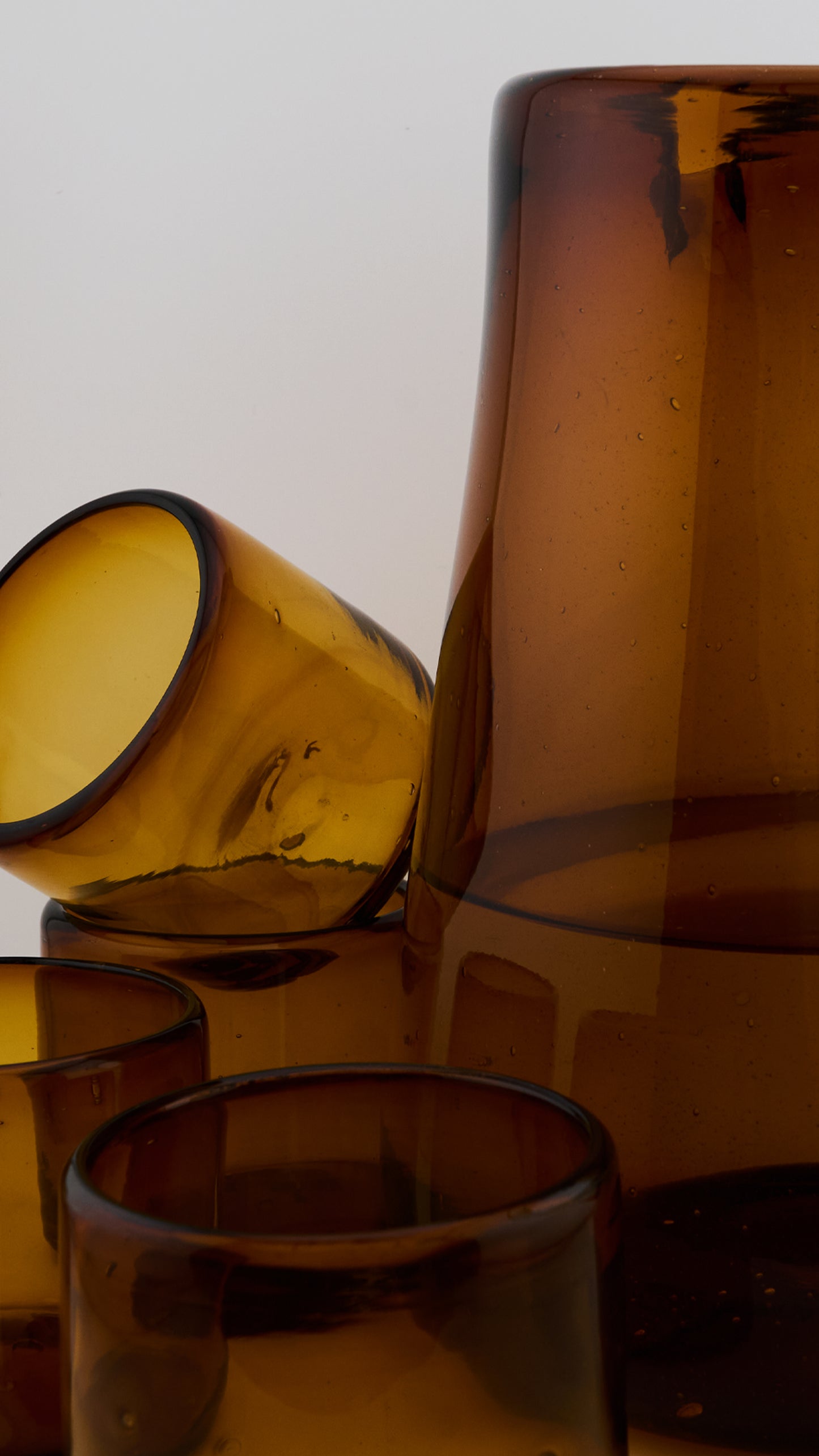 SET 07 – JARRA Y VASOS ÁMBAR