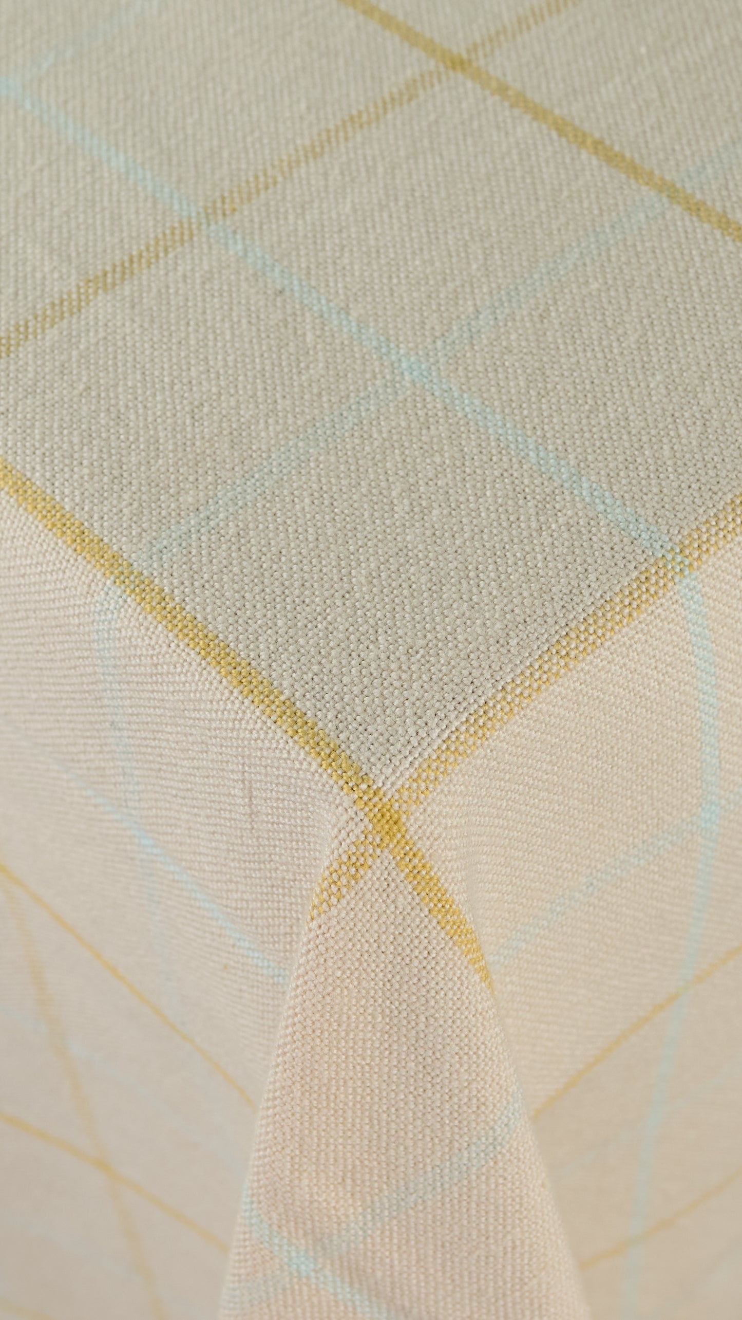 SMALL CREAM TABLECLOTH