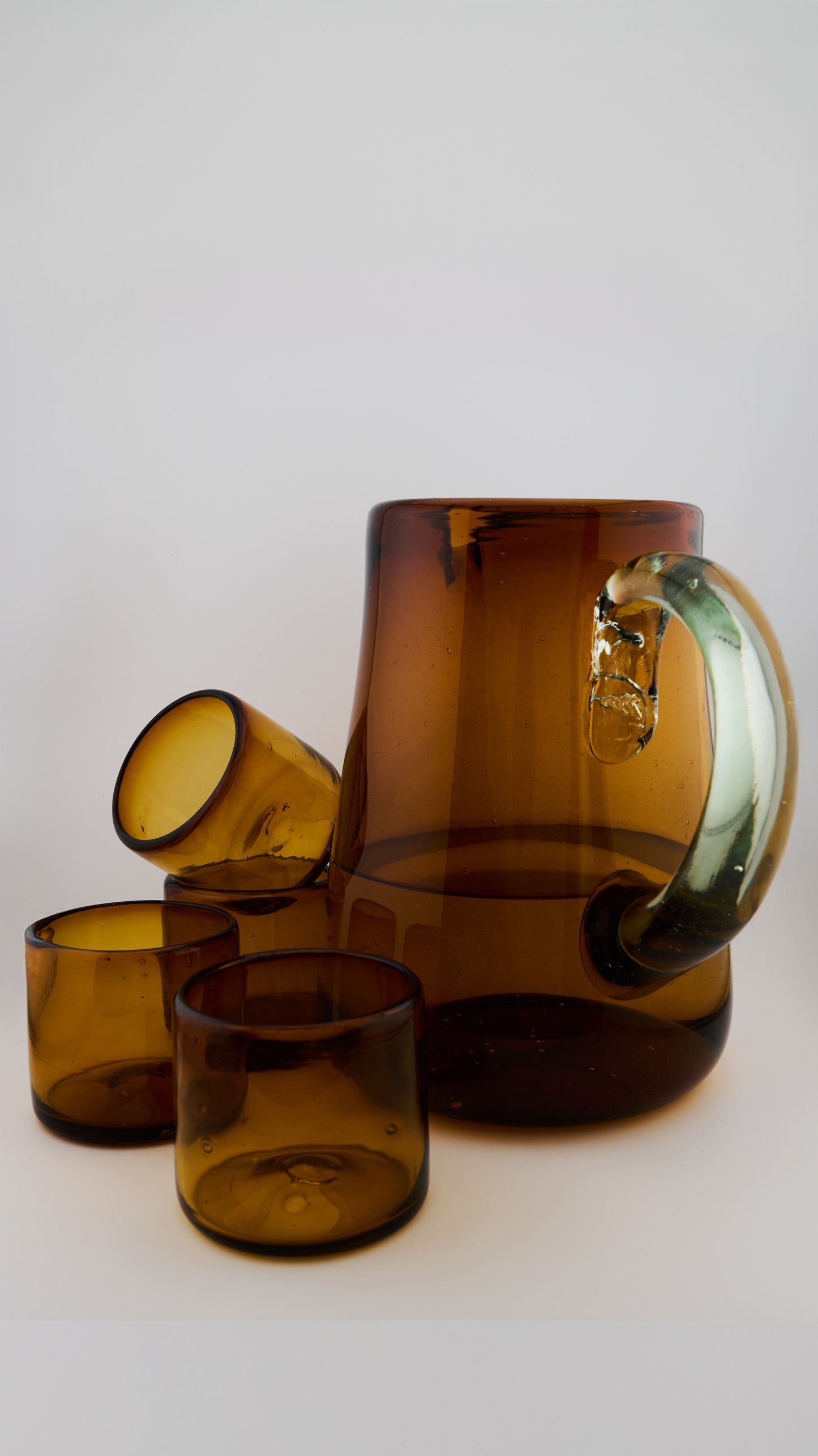 SET 07 – JARRA Y VASOS ÁMBAR