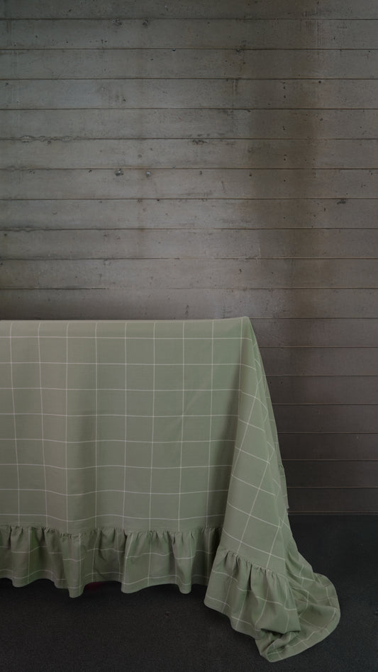 GREEN ROLLED TABLECLOTH